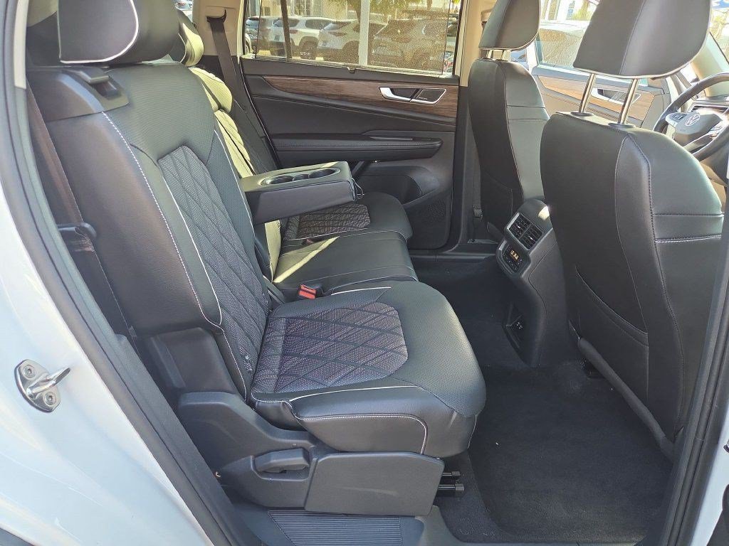 Used 2024 Volkswagen Atlas SEL Premium R-Line AWD/4WD image 29