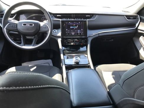 Used 2023 Jeep Grand Cherokee L Laredo RWD image 6
