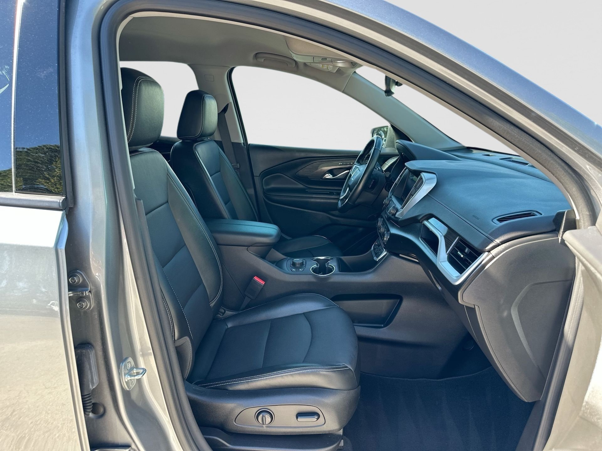Used 2023 GMC Terrain SLT w/ Elevation Edition FWD image 27