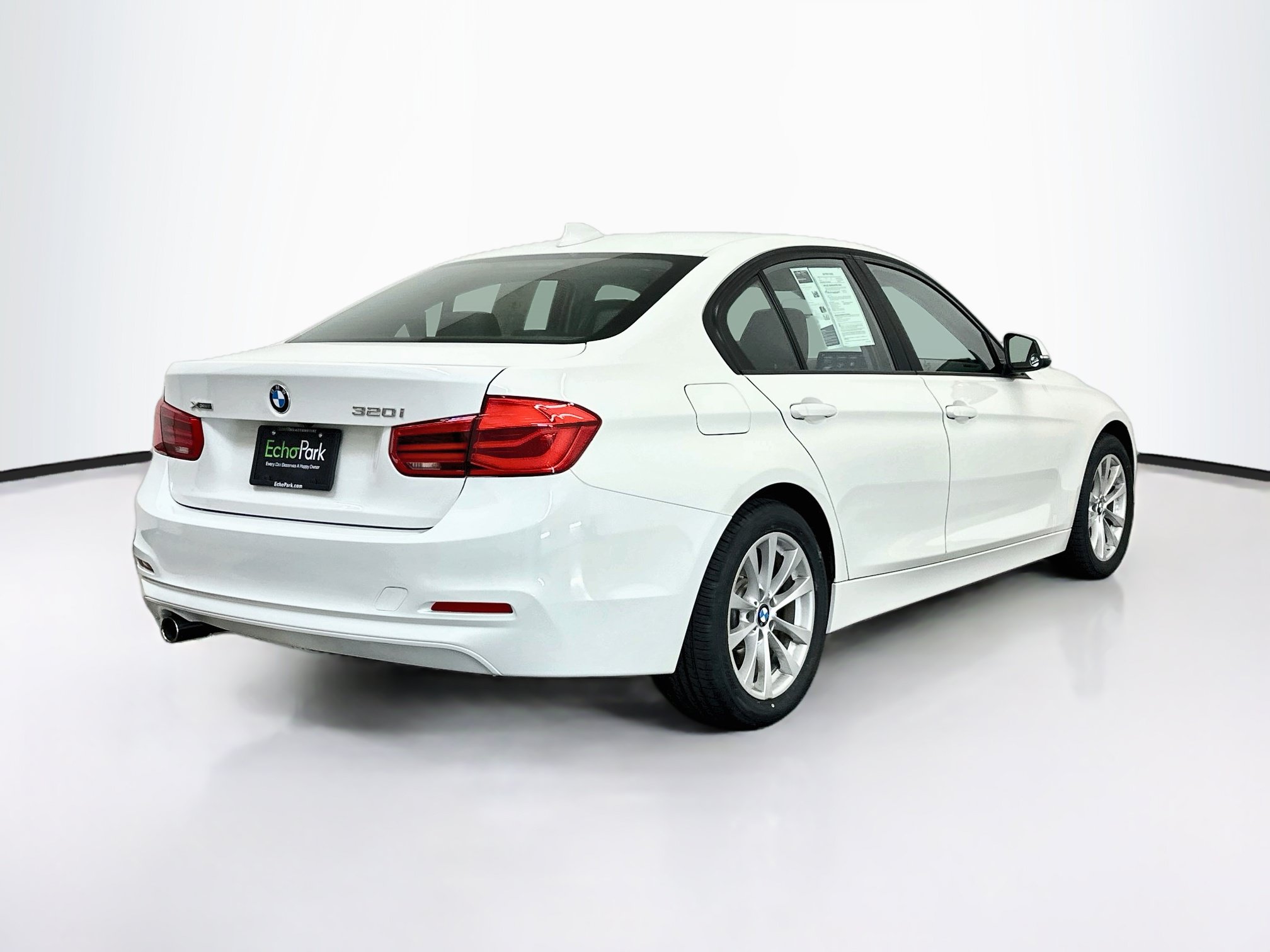 Used 2018 BMW 320i xDrive Sedan w/ Premium Package AWD/4WD image 9