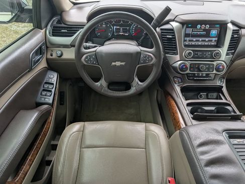 Used 2015 Chevrolet Suburban LTZ RWD image 7