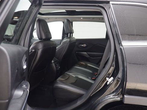 Used 2019 Jeep Cherokee Latitude Plus w/ Comfort/Convenience Group image 13