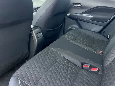 Used 2023 Nissan Kicks SV image 5