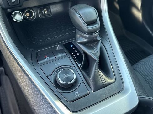 Certified 2025 Toyota RAV4 LE image 17