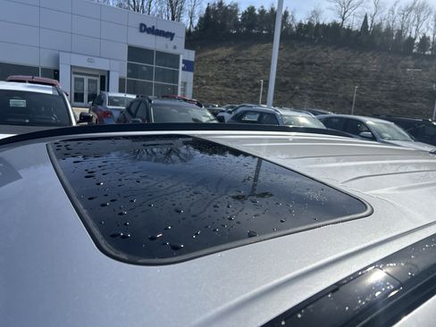 Used 2022 Toyota RAV4 XLE Premium image 23