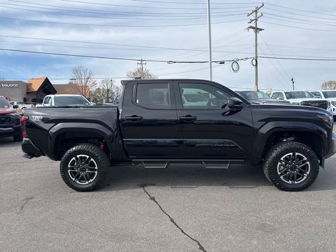 Used 2025 Toyota Tacoma TRD Sport AWD/4WD image 6