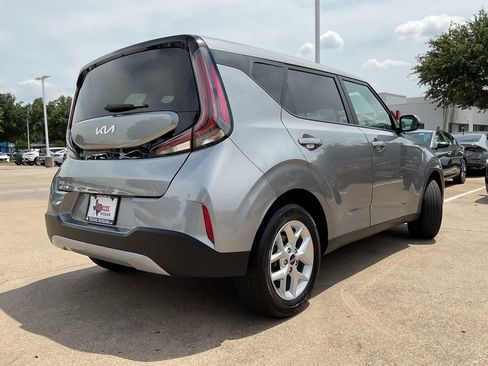 Used 2025 Kia Soul LX w/ LX Technology Package FWD image 4