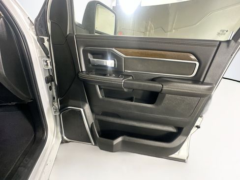Used 2024 RAM 2500 Laramie image 31