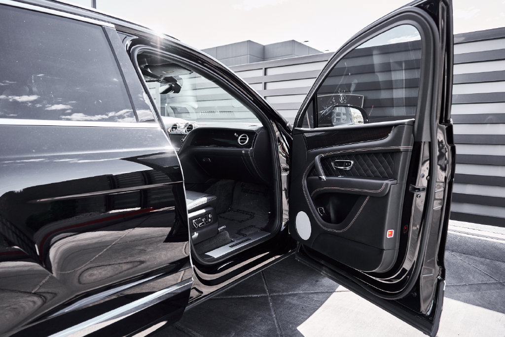 Used 2017 Bentley Bentayga AWD/4WD image 18