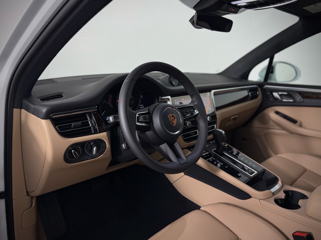 Used 2026 Porsche Macan AWD/4WD image 4