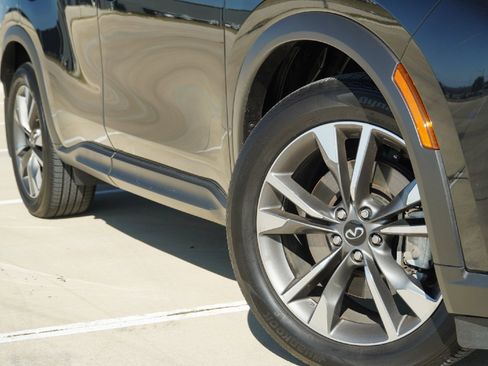 Certified 2025 INFINITI QX60 Luxe image 3