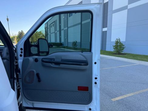 Used 2005 Ford F350 4x4 Regular Cab DRW Super Duty image 15