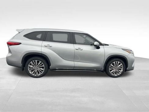 Used 2023 Toyota Highlander Platinum image 8
