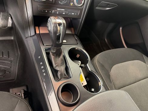 Used 2018 Ford Explorer XLT FWD image 16