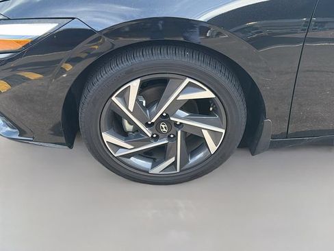 Certified 2025 Hyundai Elantra SEL FWD image 31
