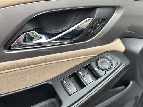 Used 2023 Chevrolet Traverse LS image 19