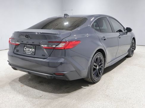 Used 2025 Toyota Camry SE AWD/4WD image 2
