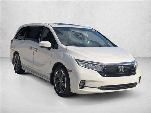 Used 2024 Honda Odyssey Elite image 3