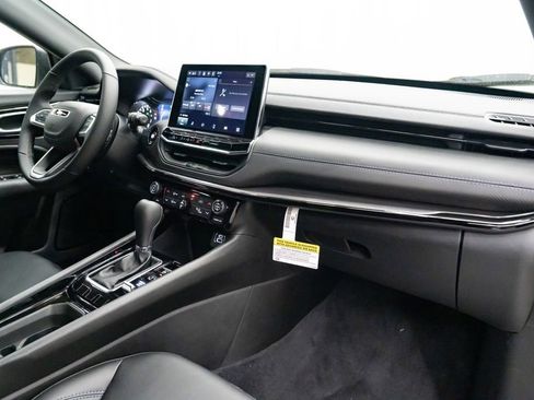 Used 2026 Jeep Compass Latitude image 27