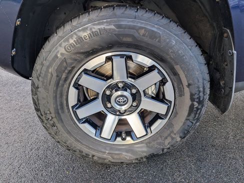 Used 2018 Toyota 4Runner TRD Off-Road Premium image 11