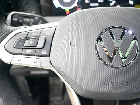 New 2026 Volkswagen Tiguan SE R-Line FWD image 15