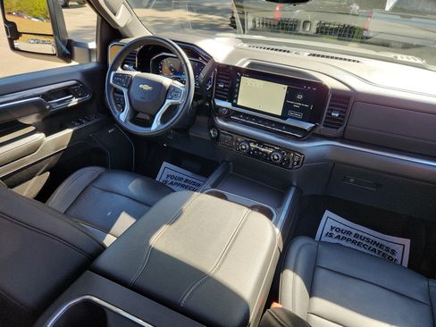 Used 2024 Chevrolet Silverado 2500 LTZ w/ LTZ Convenience Package image 34