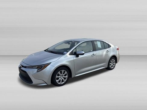 Used 2025 Toyota Corolla LE FWD image 9