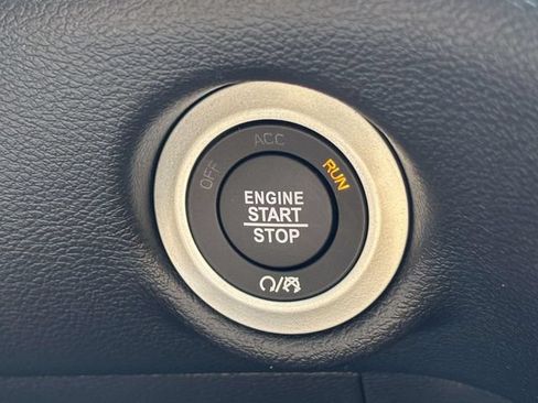 New 2027 Chrysler Pacifica Select AWD/4WD image 24