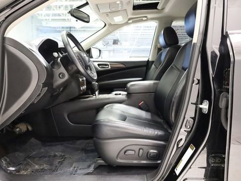 Used 2018 Nissan Pathfinder Platinum image 12