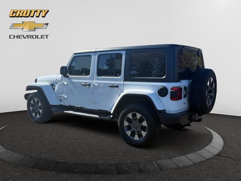 Used 2018 Jeep Wrangler Unlimited Sahara image 3