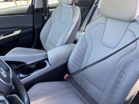 Used 2024 Hyundai Elantra Limited FWD image 16