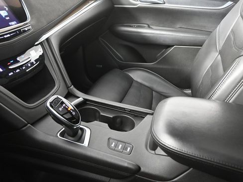 Used 2018 Cadillac XT5 Platinum w/ Driver Assist Package image 34