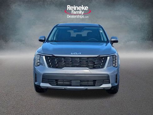 Used 2025 Kia Sorento LX image 2