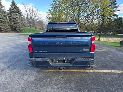 Used 2019 Chevrolet Silverado 1500 Custom w/ Custom Value Package AWD/4WD image 4