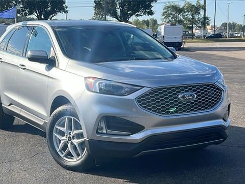 Certified 2023 Ford Edge SEL w/ Convenience Package image 2