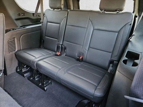 Used 2024 Chevrolet Suburban LT image 19