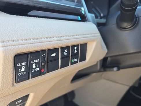Used 2023 Honda Odyssey Elite image 27
