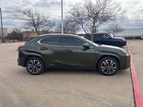 Used 2022 Lexus UX 250h w/ Premium Package image 4