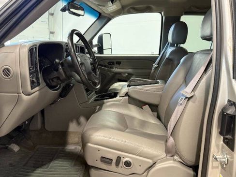 Used 2006 Chevrolet Silverado 2500 LT w/ Onstar Plus Package AWD/4WD image 15