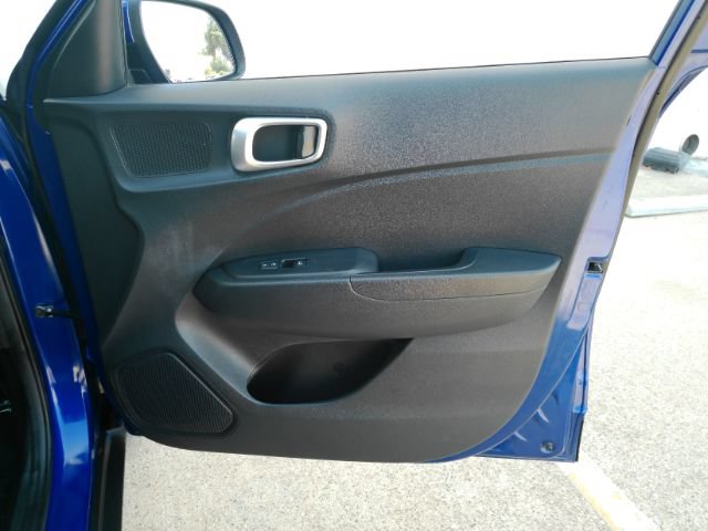 Used 2023 Hyundai Venue SE FWD image 18