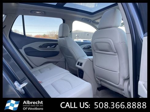 Used 2022 GMC Terrain Denali w/ Denali Premium Package AWD/4WD image 17