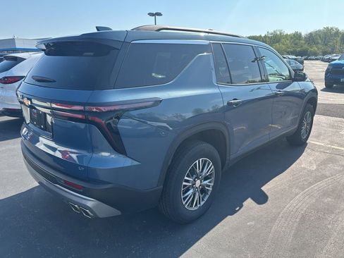 Used 2024 Chevrolet Traverse LT AWD/4WD image 2