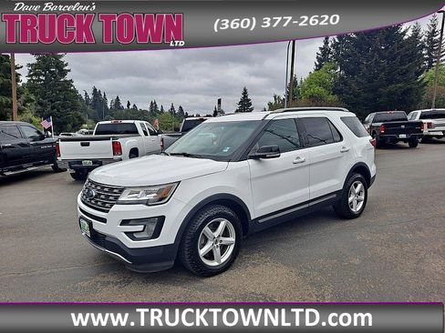 Used 2017 Ford Explorer XLT w/ Equipment Group 201A AWD/4WD image 7