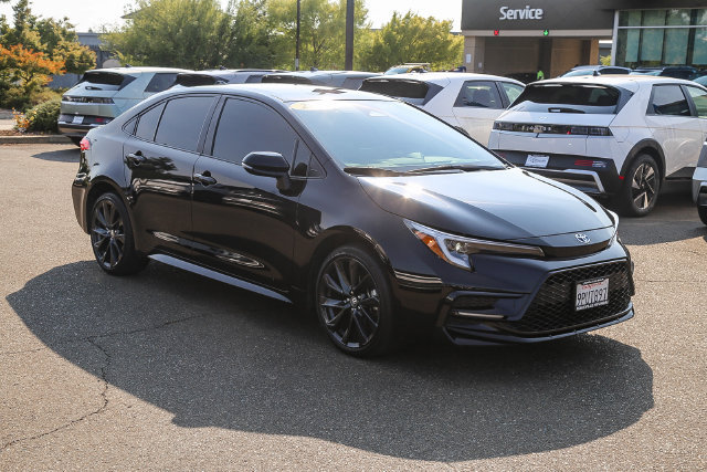 Used 2025 Toyota Corolla SE FWD image 6