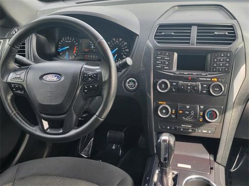 Used 2019 Ford Explorer XLT image 13