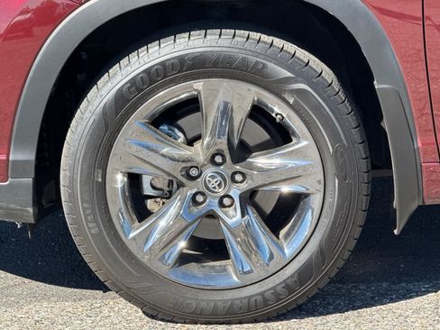 Used 2019 Toyota Highlander Limited Platinum AWD/4WD image 32