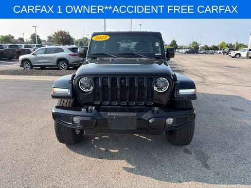 Used 2023 Jeep Wrangler Unlimited Sahara AWD/4WD image 4