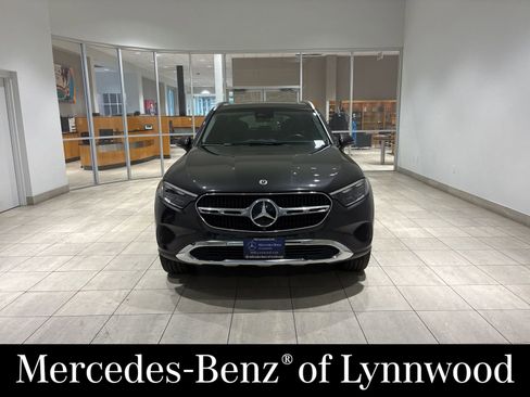 Used 2023 Mercedes-Benz GLC 300 4MATIC image 2