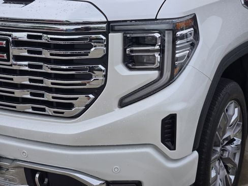 Used 2024 GMC Sierra 1500 Denali w/ Denali Reserve Package image 9