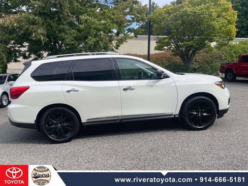 Used 2017 Nissan Pathfinder Platinum w/ Midnight Edition Package AWD/4WD image 6